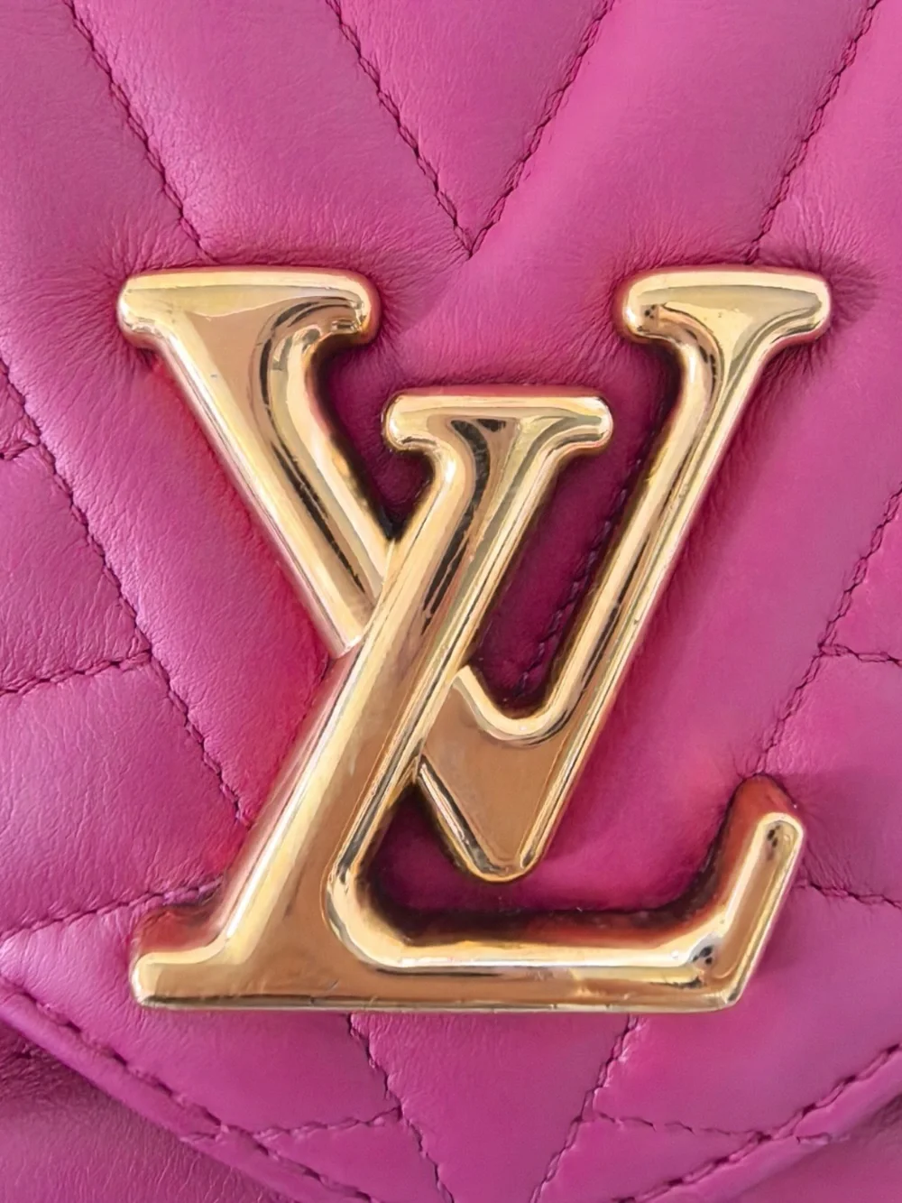 Louis Vuitton New Wave Chain bag MM Hot Pink Quilted Shoulder Bag - Picture 2 of 14